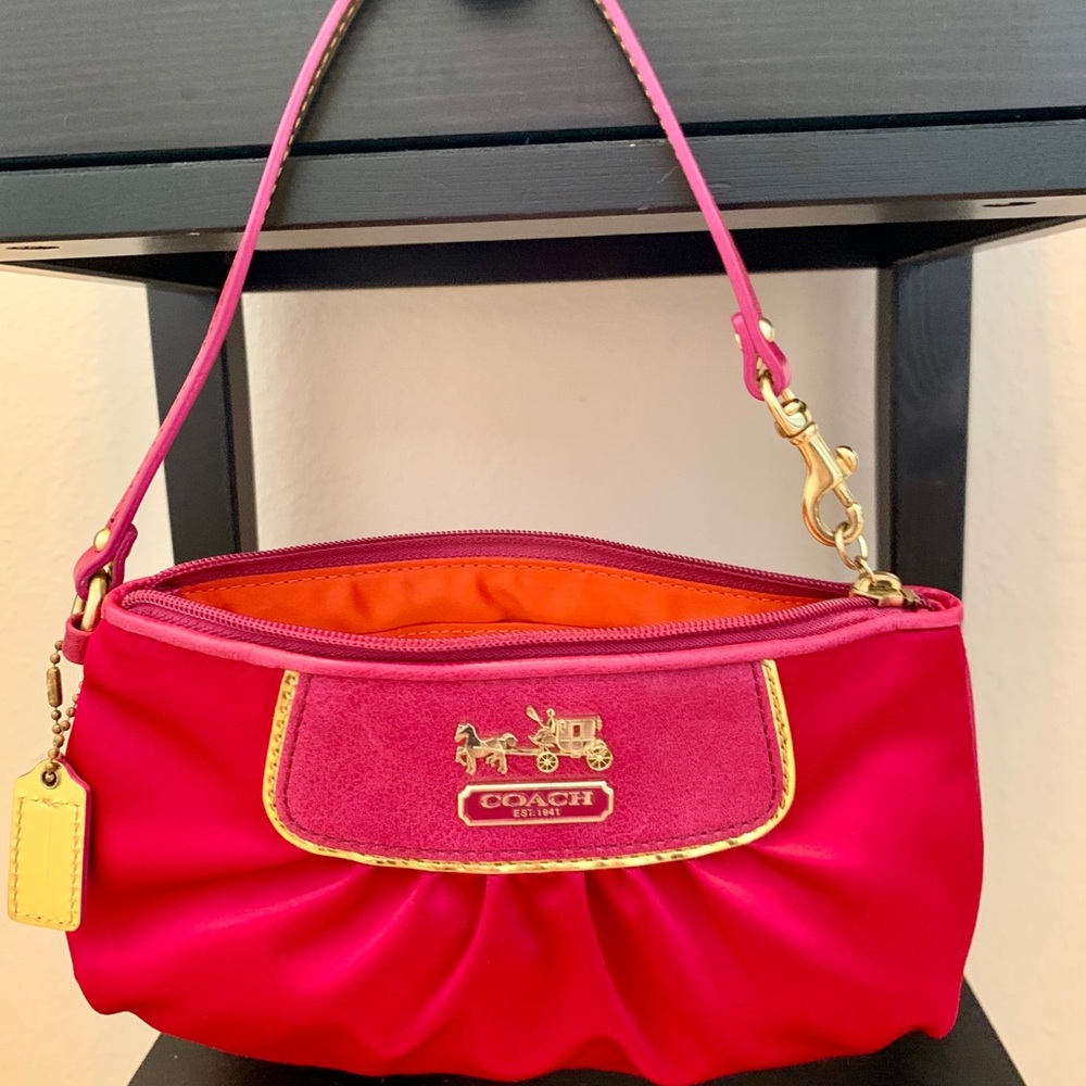 🌸Host Pick🌸Coach Pink/Gold Satin/Leather Clutch